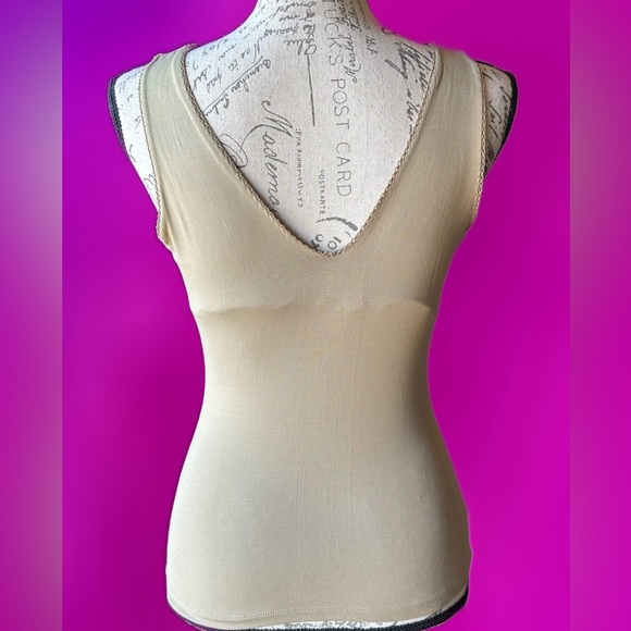 Zara Woman V-Neck Sleeveless Top, Nylon 83%/Spandex 17% (M) Like New, never worn - Picture 5 of 6